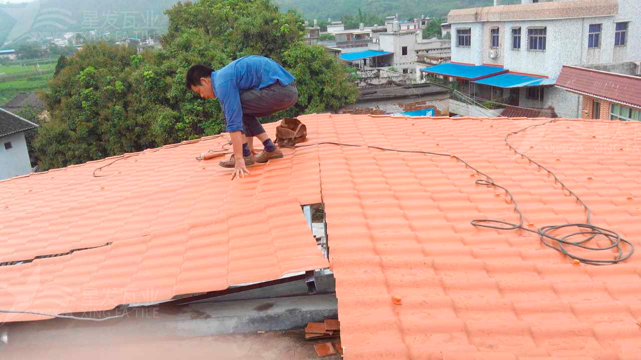 南昌屋頂鋪設(shè)安裝合成樹脂瓦時，牢牢記住這3點，就不怕屋頂出問題！